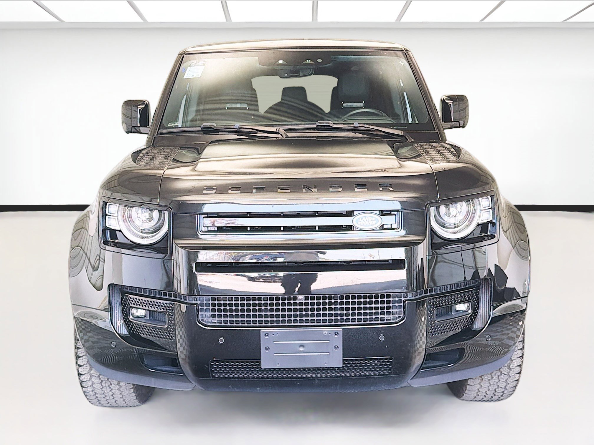 Used 2024 Land Rover Defender 110 X-Dynamic SE AWD/4WD image 2