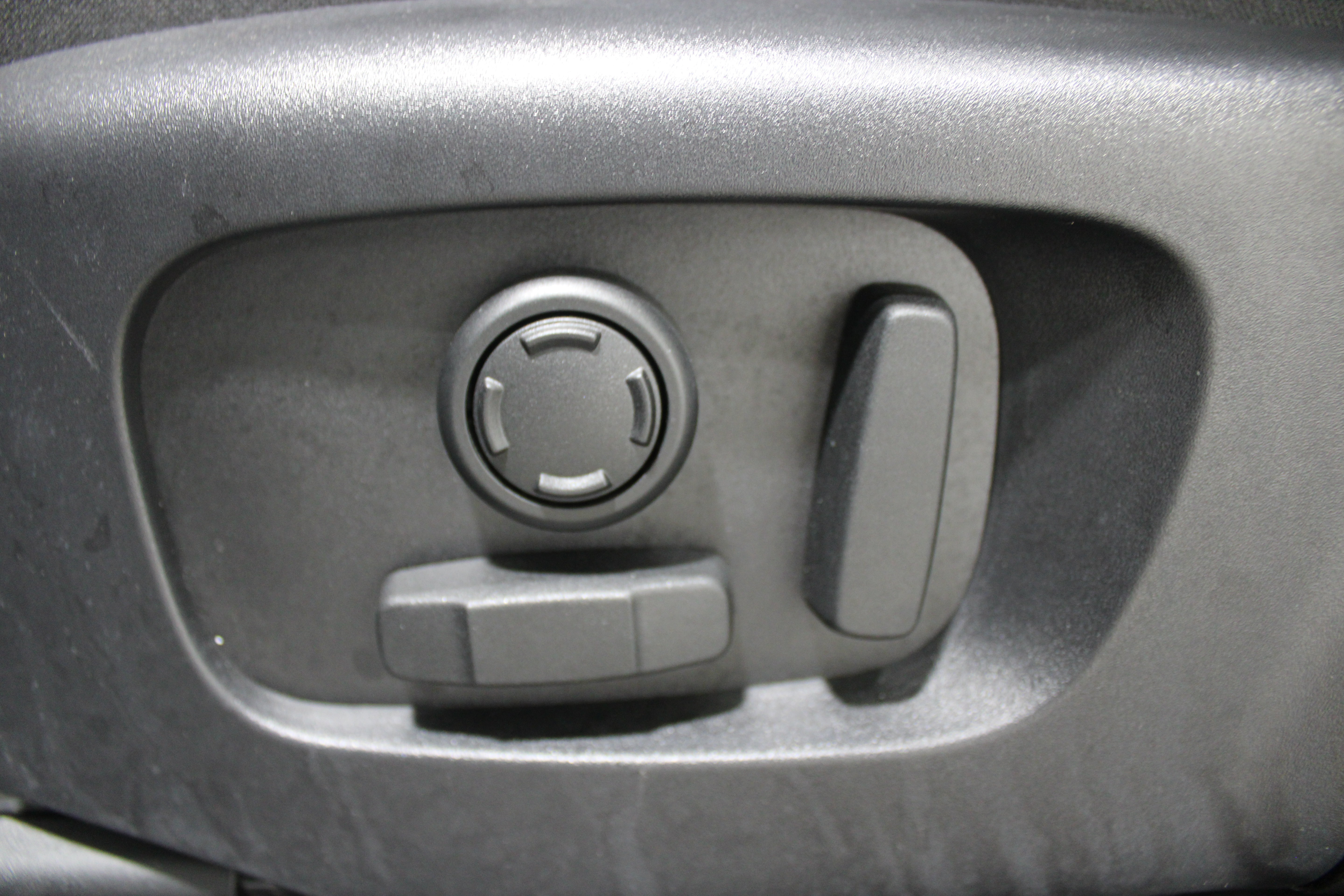 Used 2025 Land Rover Discovery Sport S AWD/4WD image 13