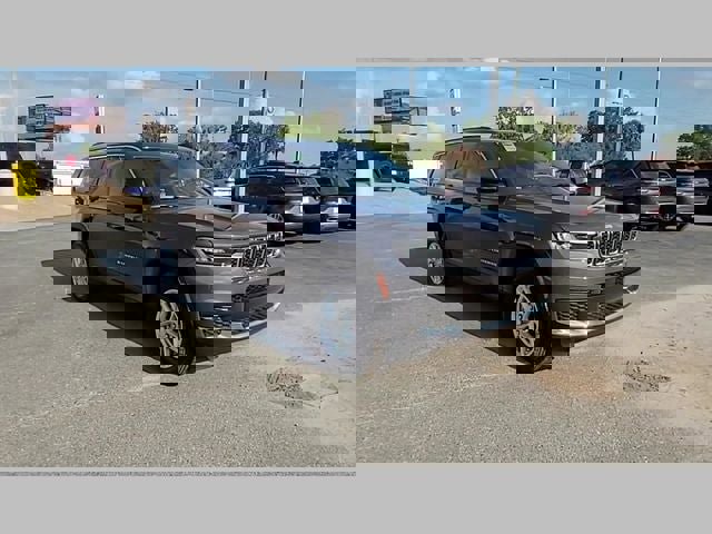 New 2025 Jeep Grand Cherokee L Laredo w/ Luxury Tech Group I image 35