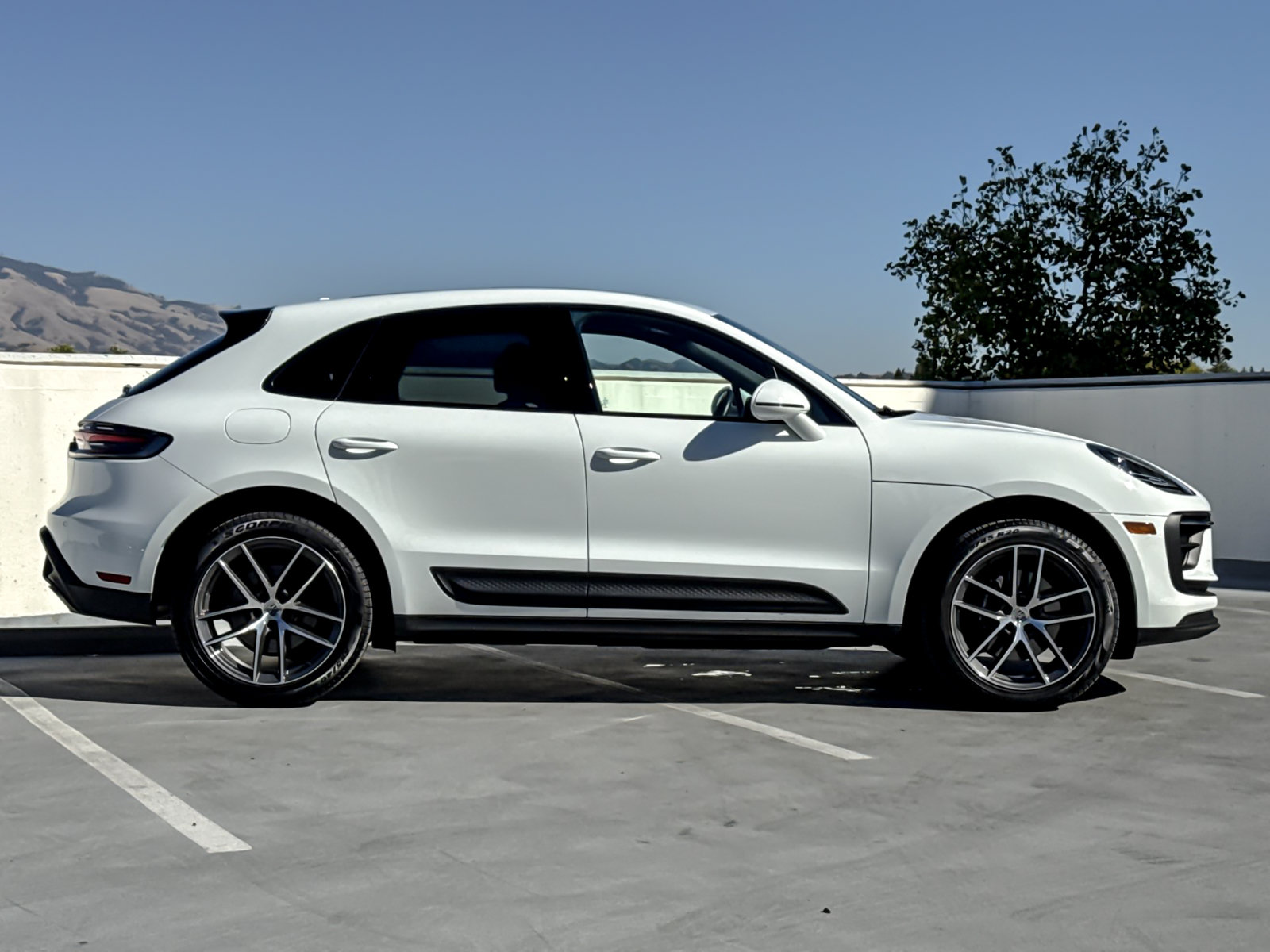 Certified 2026 Porsche Macan AWD/4WD image 10