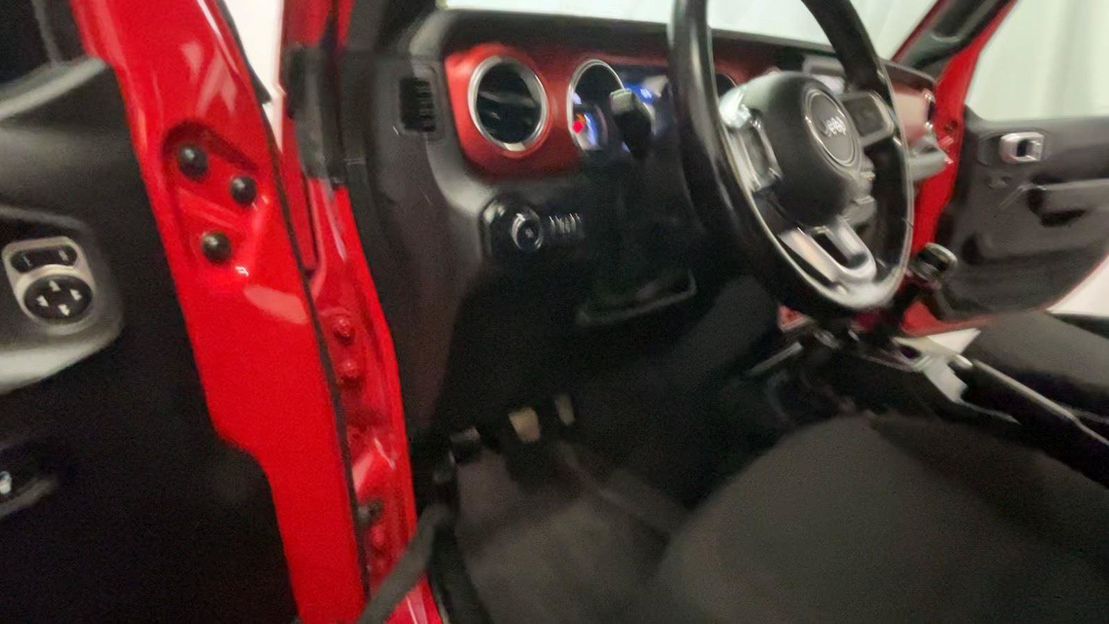 Used 2019 Jeep Wrangler Unlimited Rubicon w/ Dual Top Group AWD/4WD image 30
