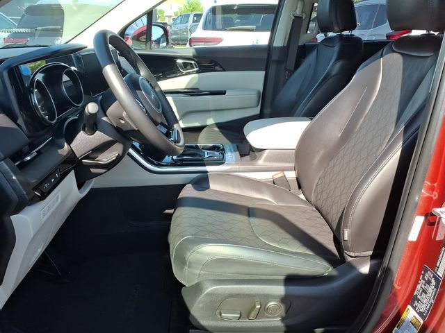 Used 2024 Kia Carnival EX FWD image 10