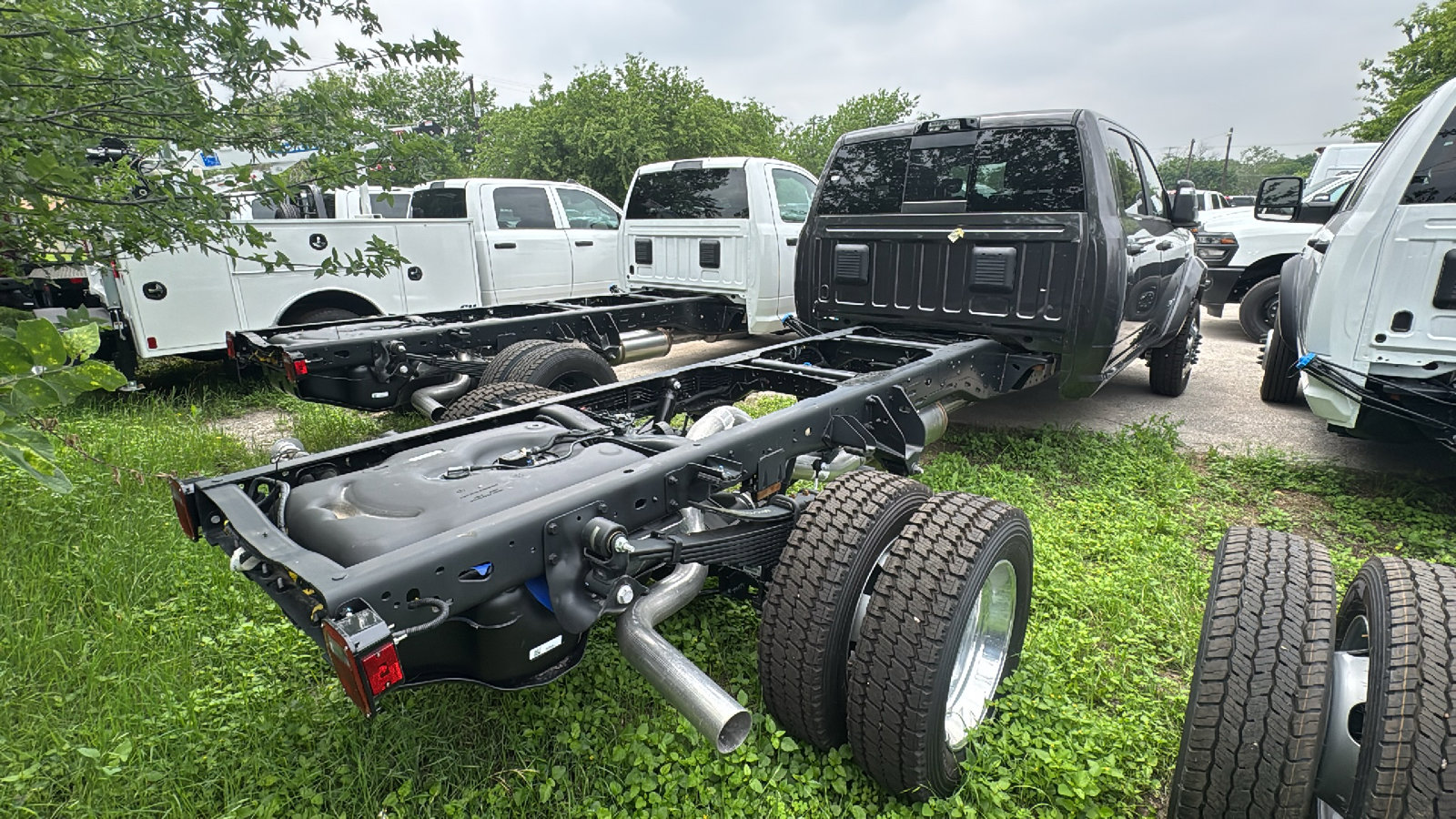 New 2026 RAM 5500 4x4 Crew Cab w/ Laramie Trim Package image 4
