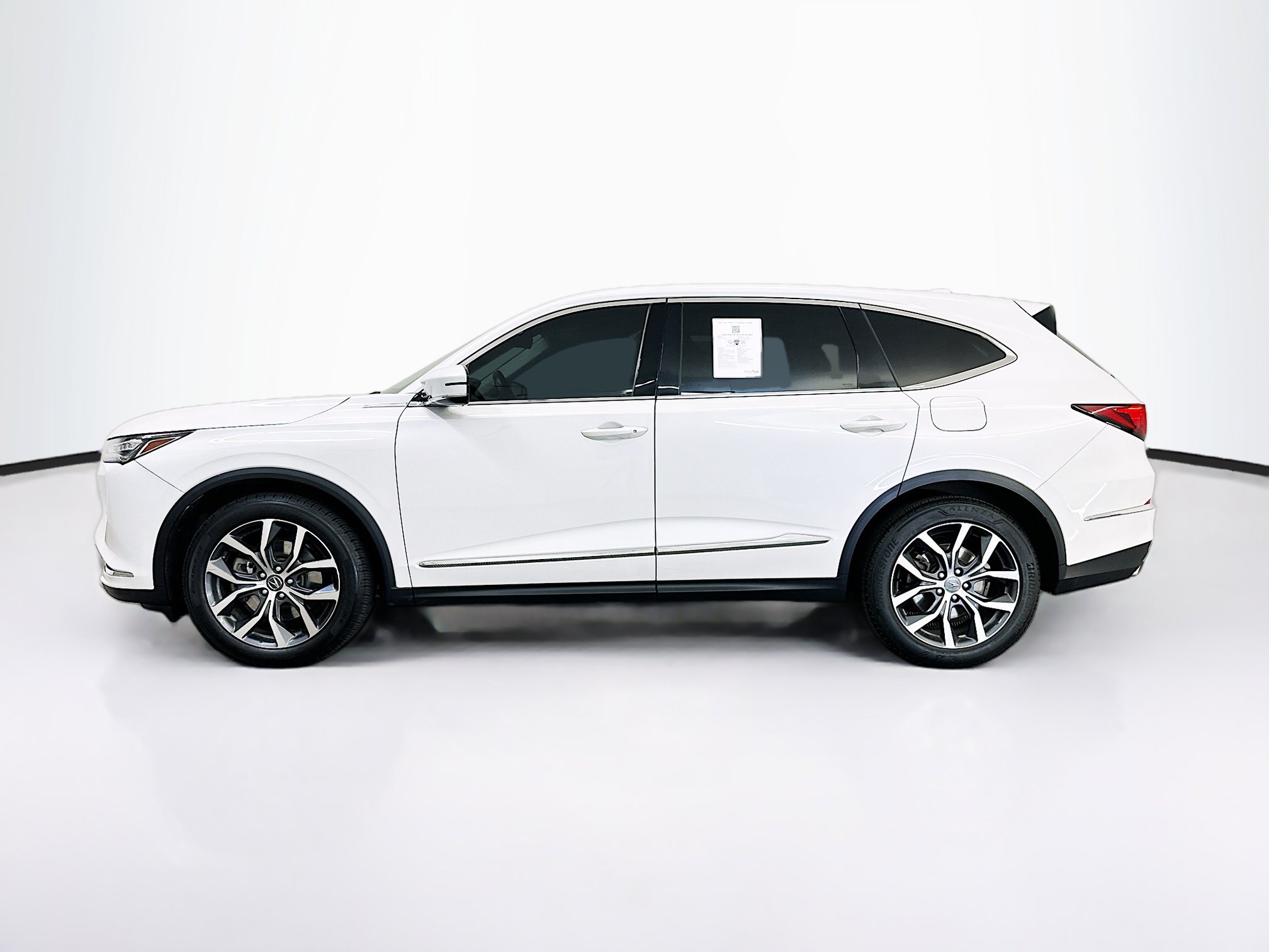 Used 2023 Acura MDX SH-AWD w/ Technology Package image 4
