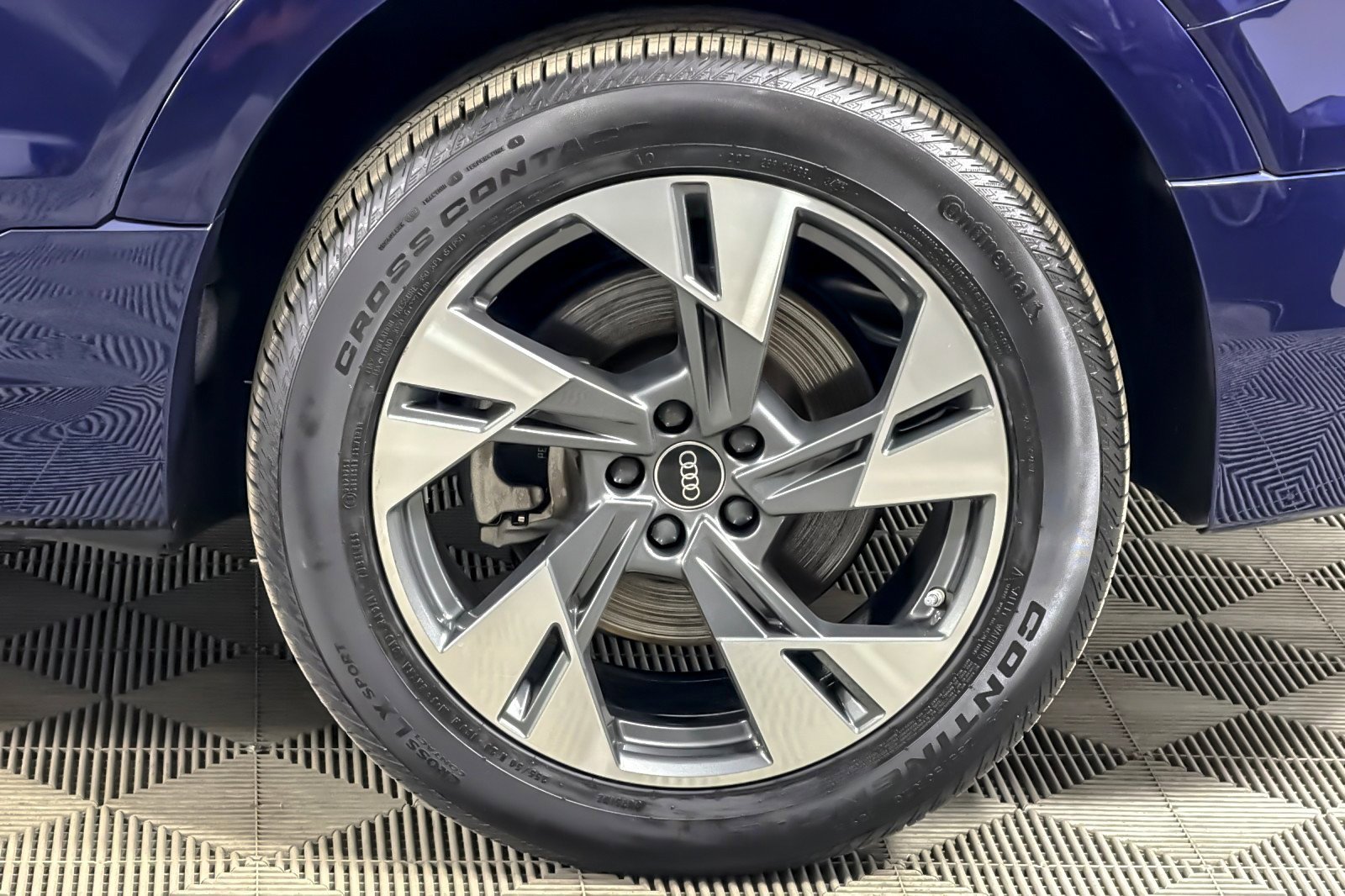 Used 2022 Audi e-tron Premium image 26