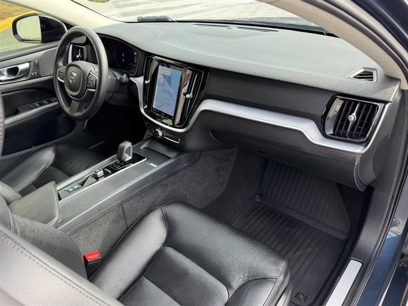 Used 2023 Volvo S60 B5 Core image 40