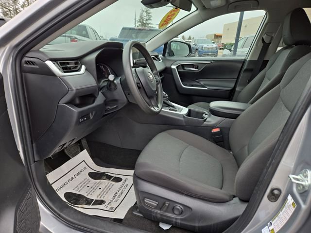 Used 2023 Toyota RAV4 XLE AWD/4WD image 2