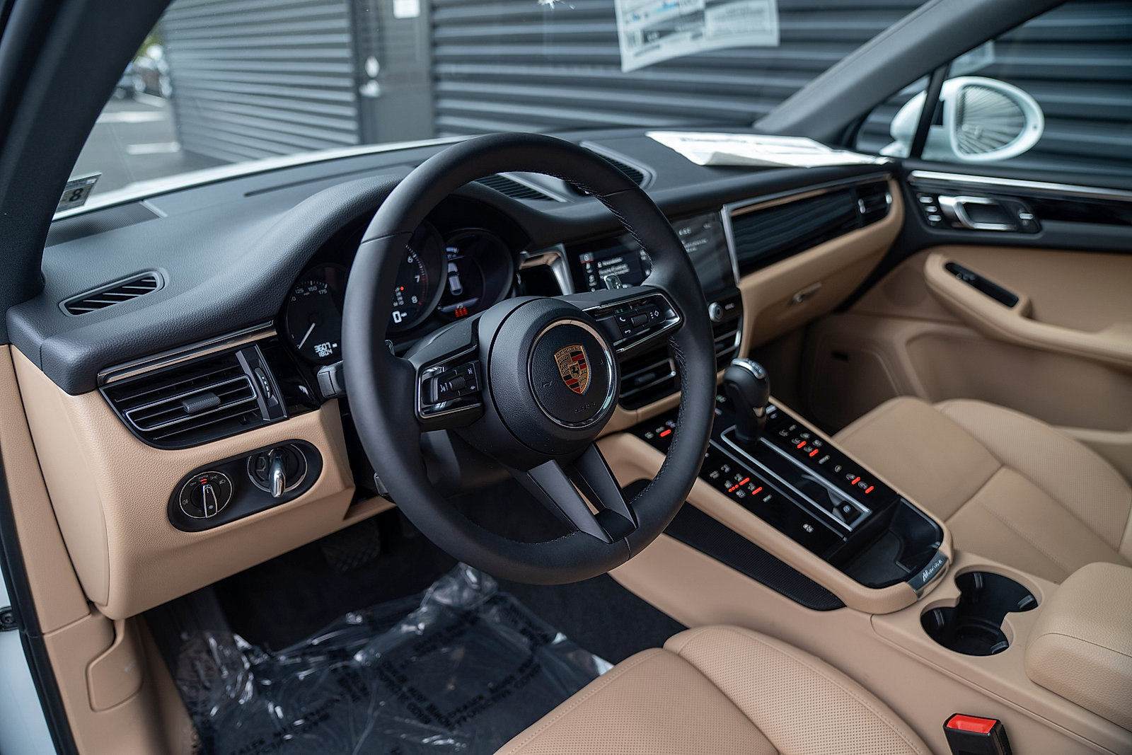 Certified 2026 Porsche Macan AWD/4WD image 4