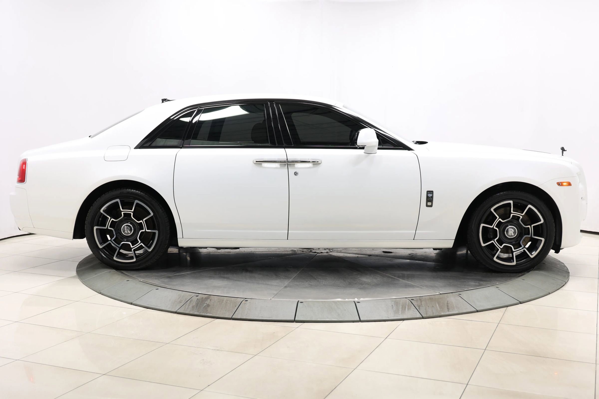 Used 2017 Rolls-Royce Ghost Series II Sedan 4D image 90