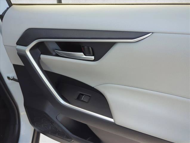 Used 2025 Toyota RAV4 XLE w/ Convenience Package FWD image 22