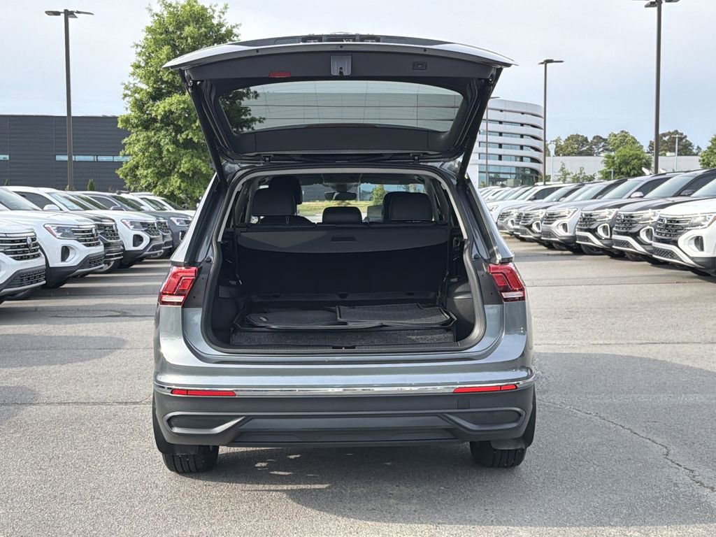 Used 2023 Volkswagen Tiguan SE FWD image 14