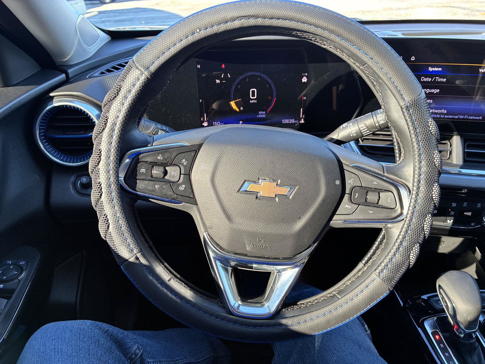 Used 2025 Chevrolet Trax LT w/ Driver Confidence Package FWD image 16