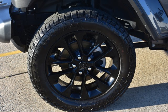 Used 2025 Jeep Gladiator Sport image 9