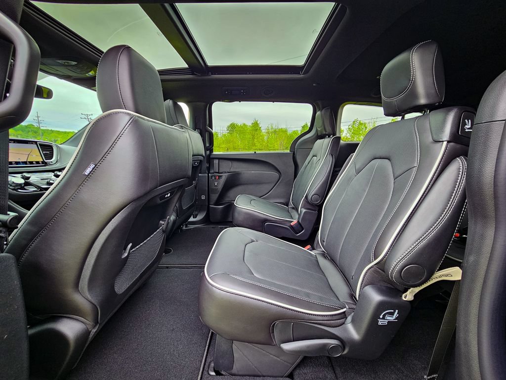 New 2027 Chrysler Pacifica Limited AWD/4WD image 33