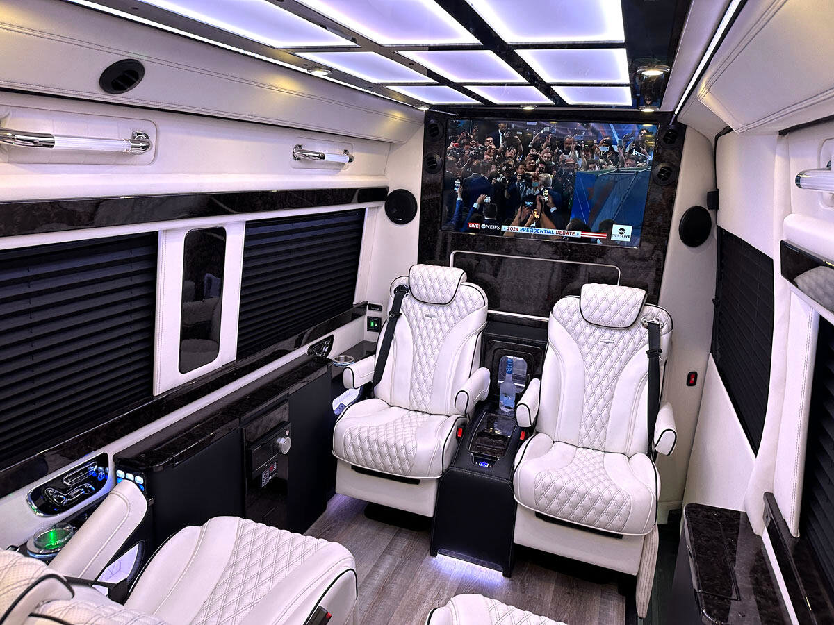 Used 2024 Mercedes-Benz Sprinter 3500 image 25