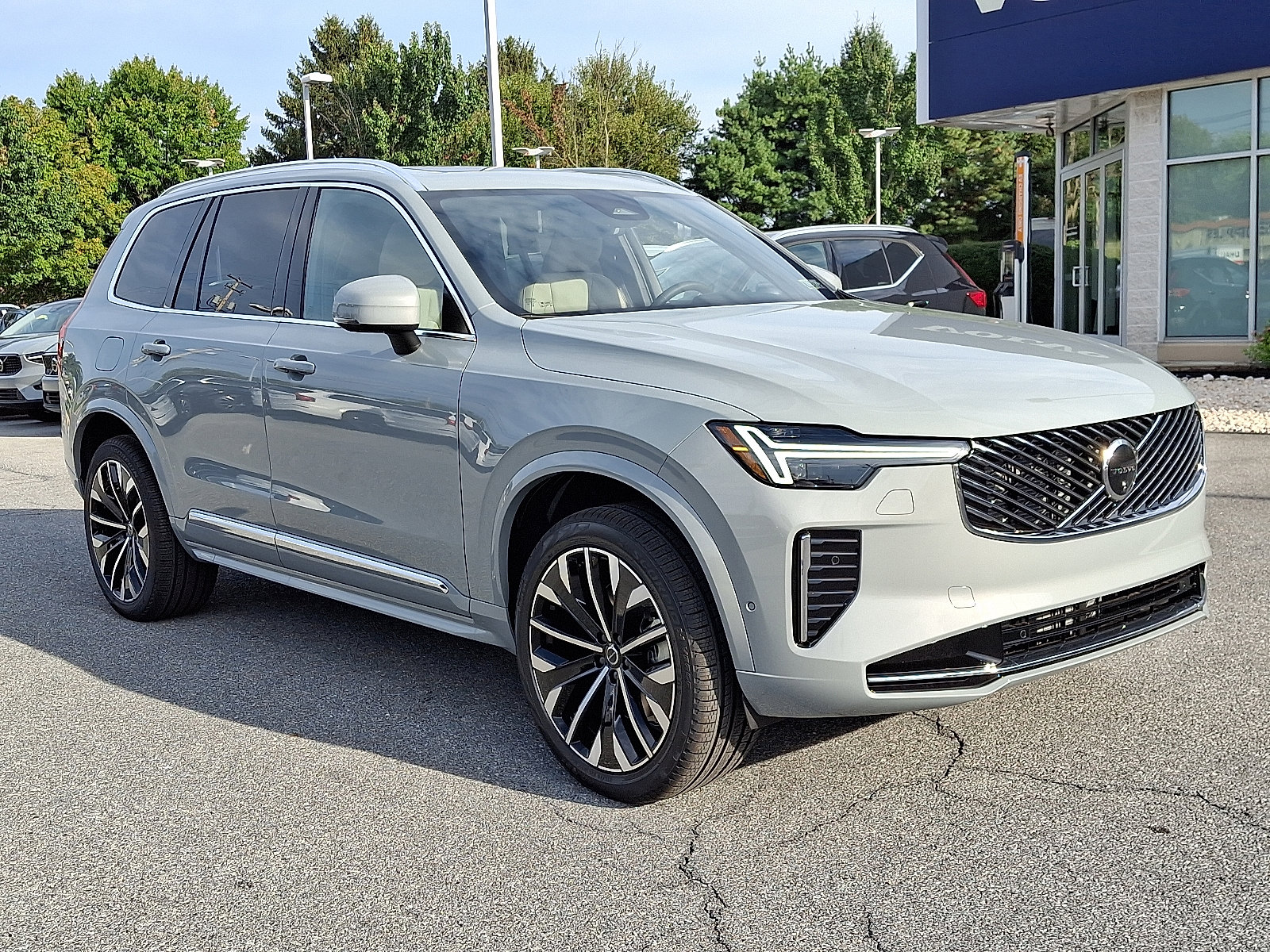 New 2026 Volvo XC90 B6 Plus w/ Protection Package Premier video 1