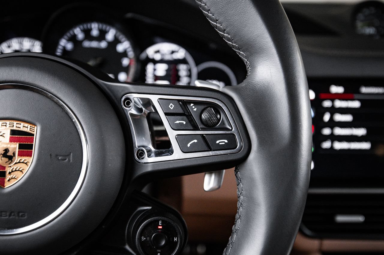 Certified 2022 Porsche Cayenne Turbo S AWD/4WD image 16