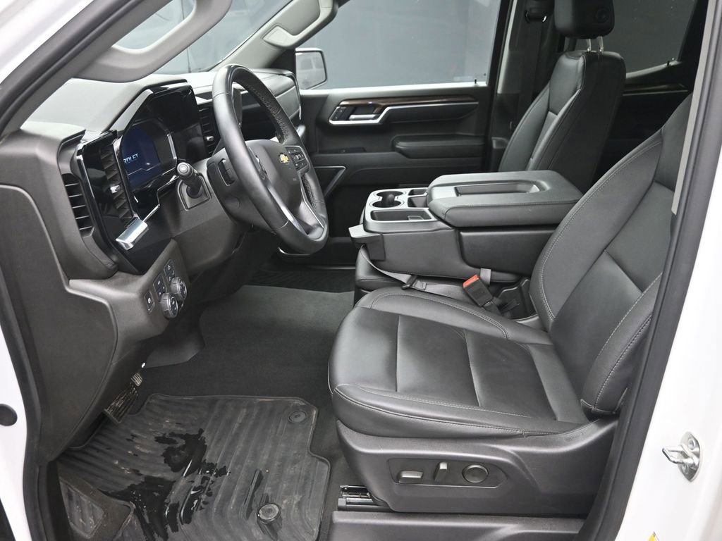 Used 2025 Chevrolet Silverado 1500 LT w/ Leather Package AWD/4WD image 13