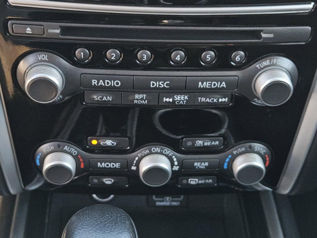 Used 2020 Nissan Pathfinder SV image 12