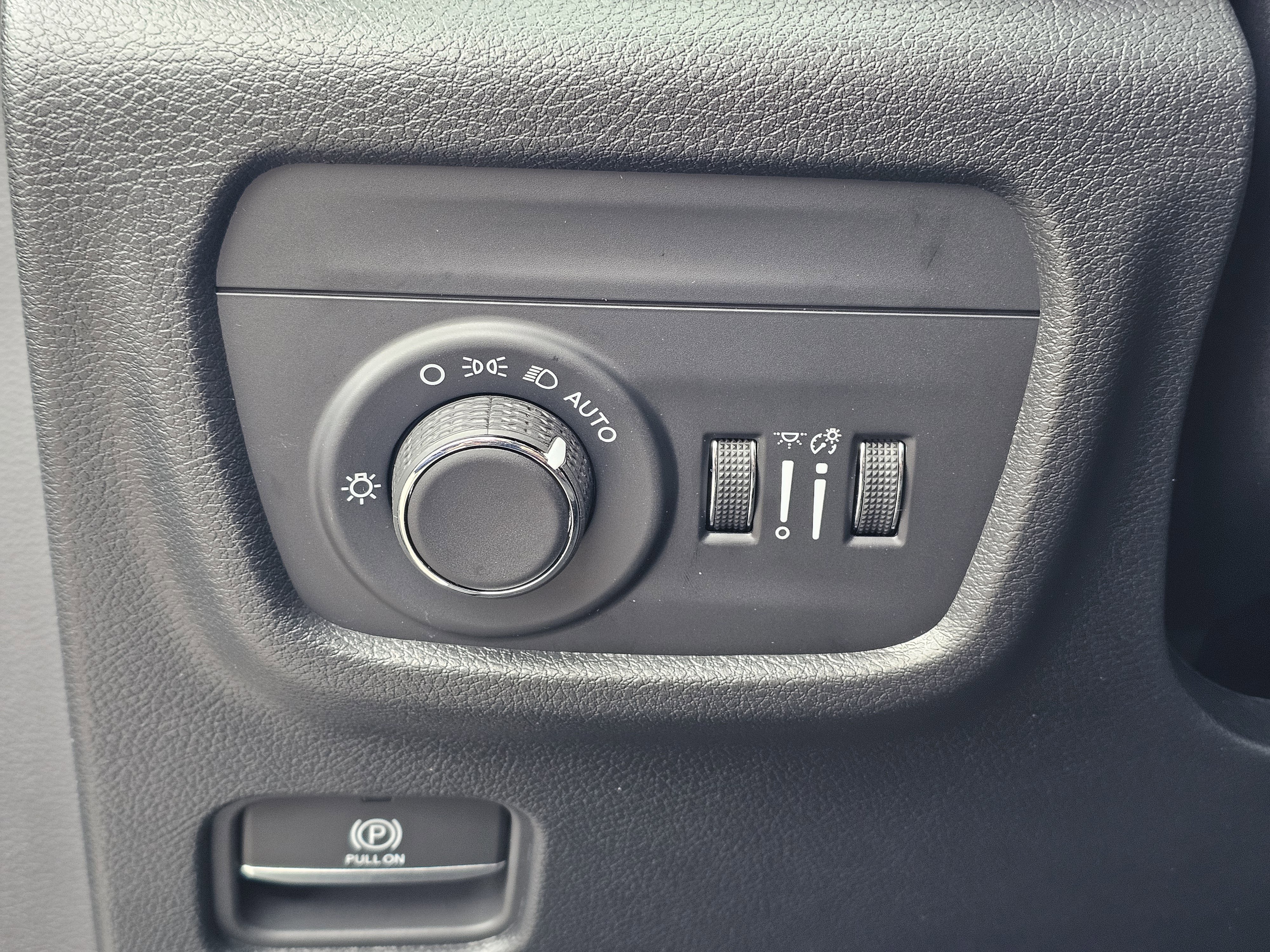 New 2025 Jeep Grand Cherokee Altitude image 18