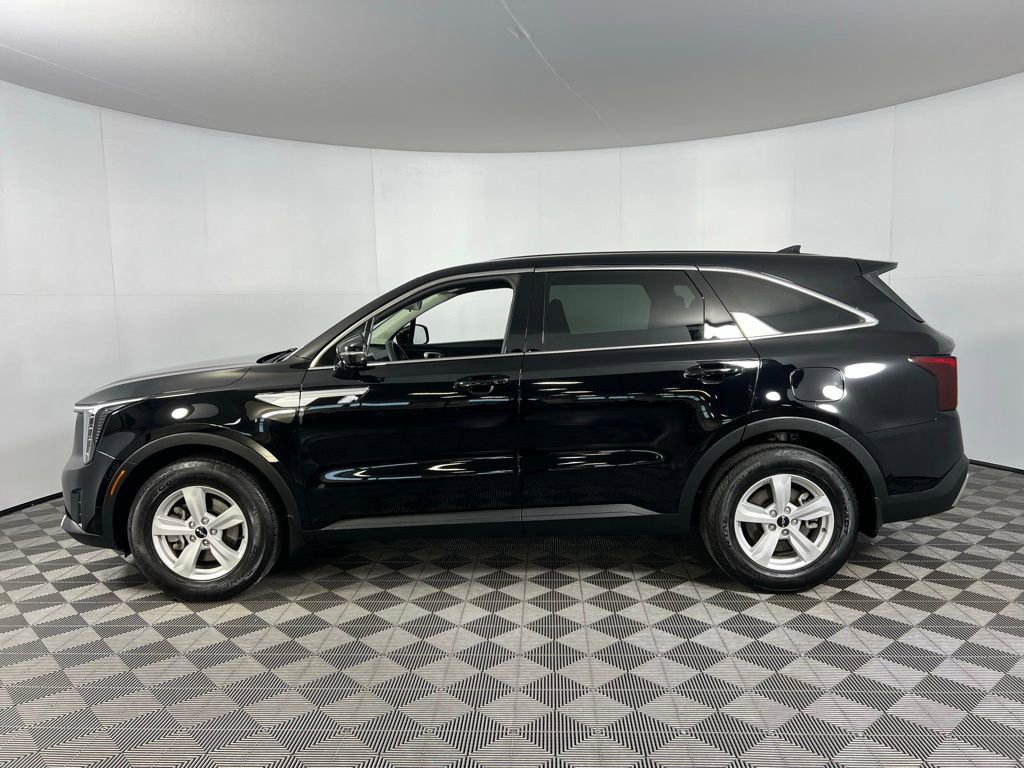 Used 2024 Kia Sorento LX image 9