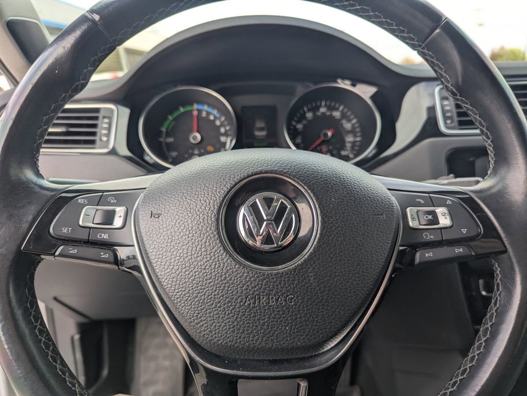 Used 2015 Volkswagen Jetta SEL Premium image 24