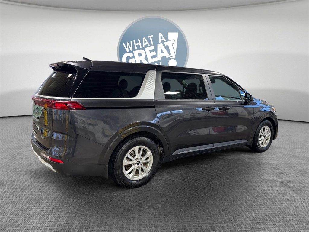 Certified 2024 Kia Carnival LX image 3