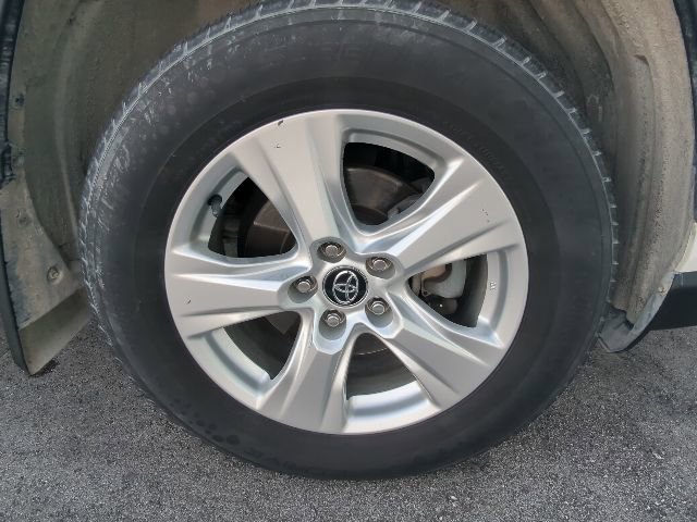 Used 2021 Toyota RAV4 XLE w/ Convenience Package AWD/4WD image 16