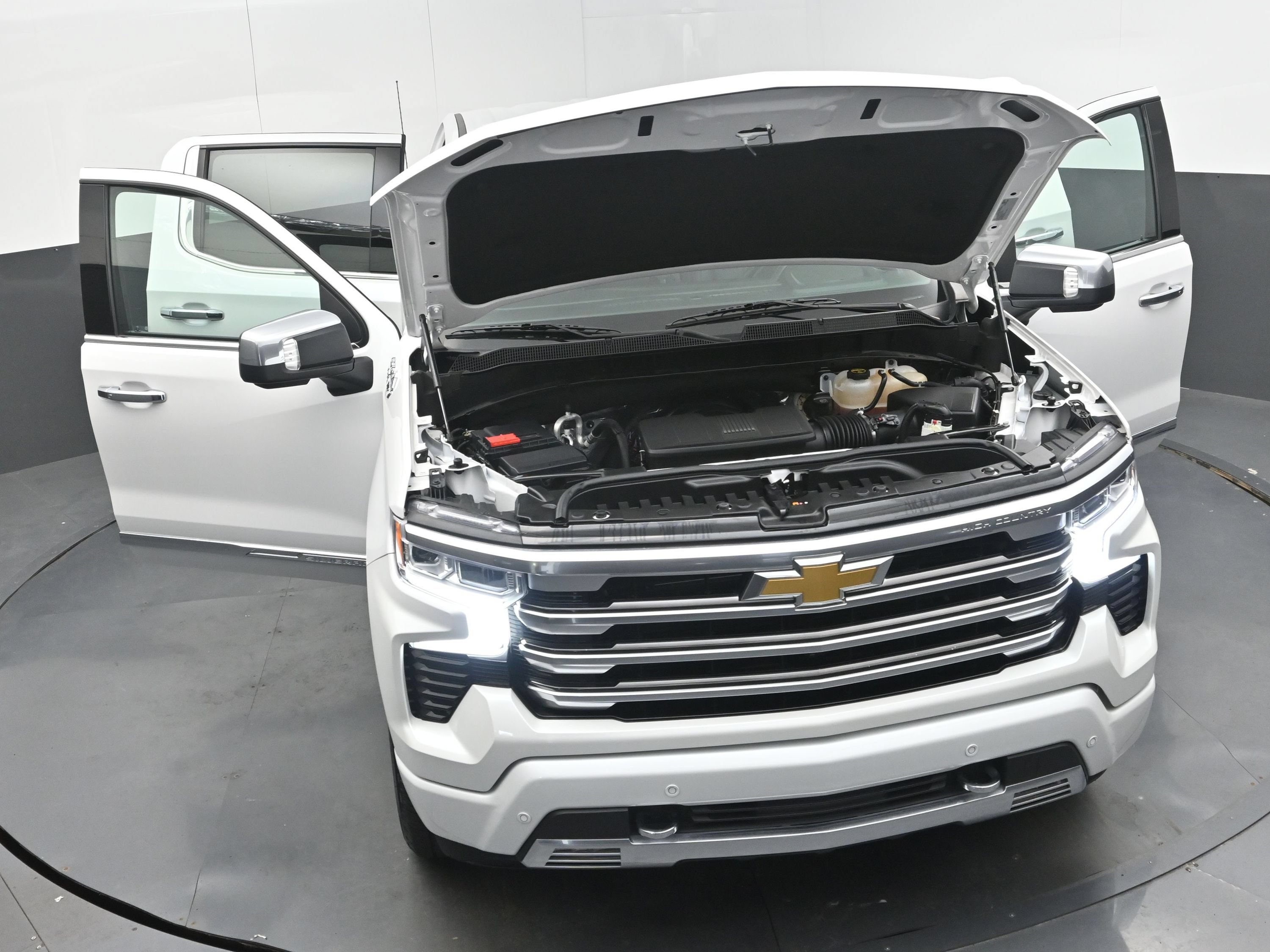 Used 2024 Chevrolet Silverado 1500 High Country w/ Z71 Off-Road Package AWD/4WD image 44