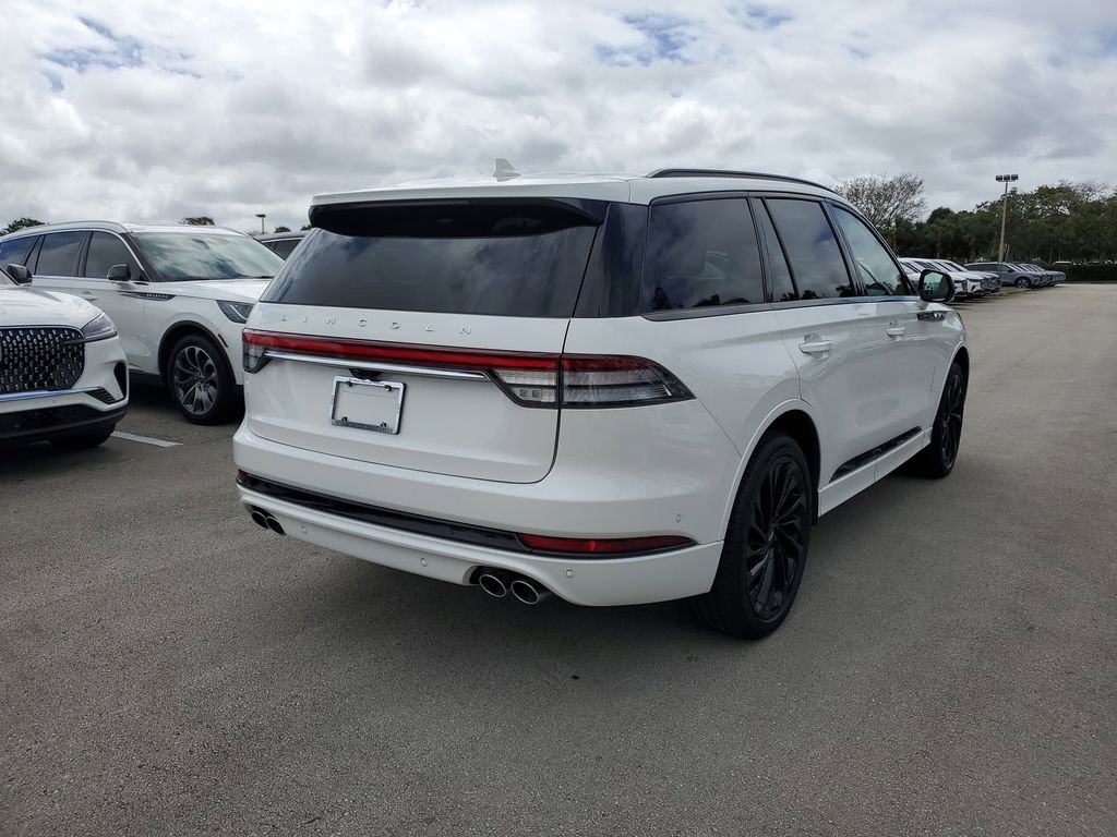 Used 2024 Lincoln Aviator Reserve w/ Equipment Group 201A image 4