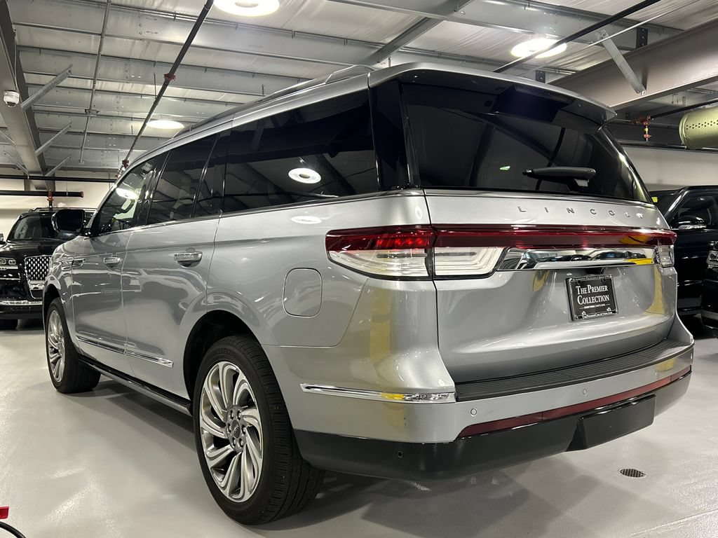 Used 2023 Lincoln Navigator Reserve AWD/4WD image 4
