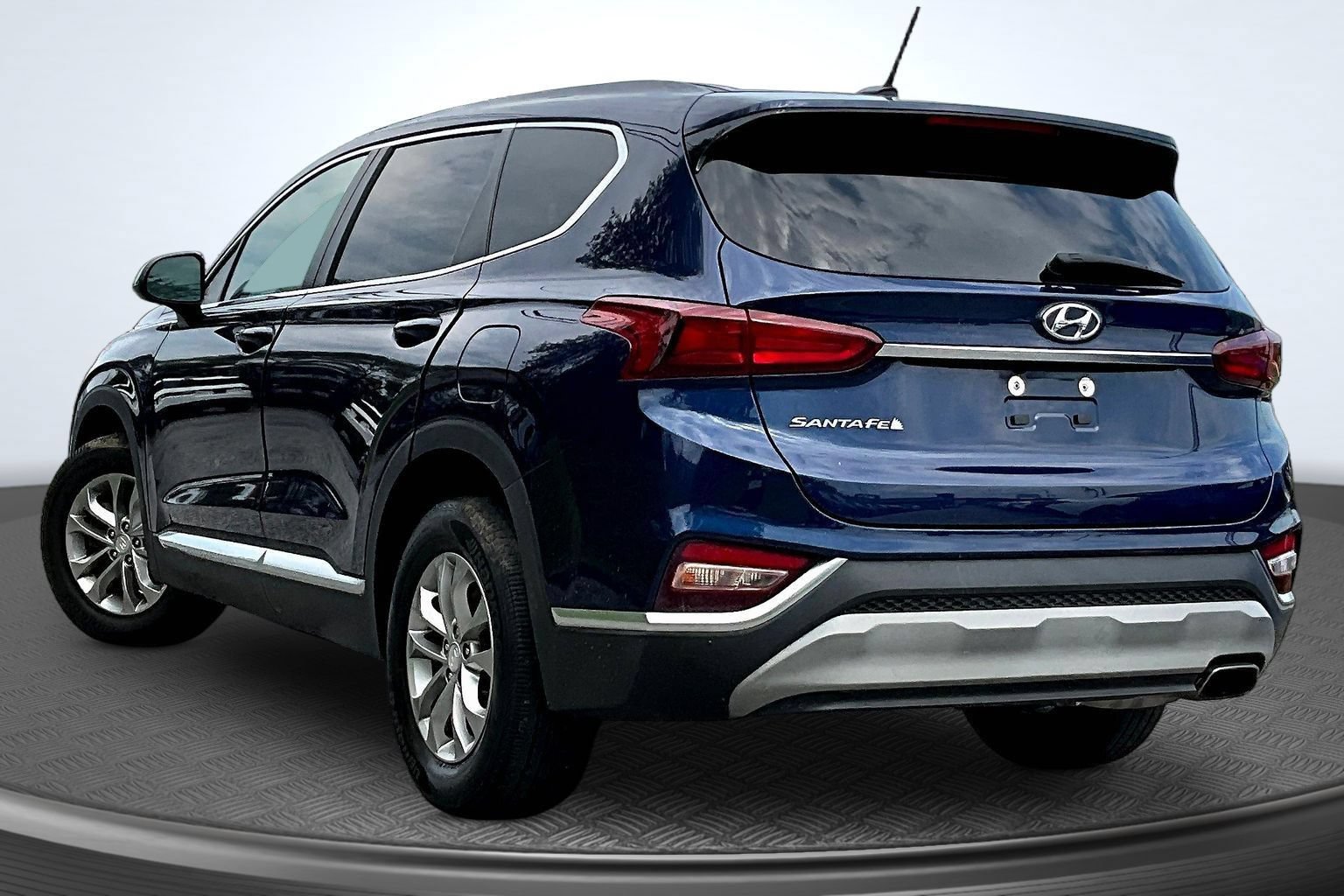 Used 2019 Hyundai Santa Fe SE FWD image 3