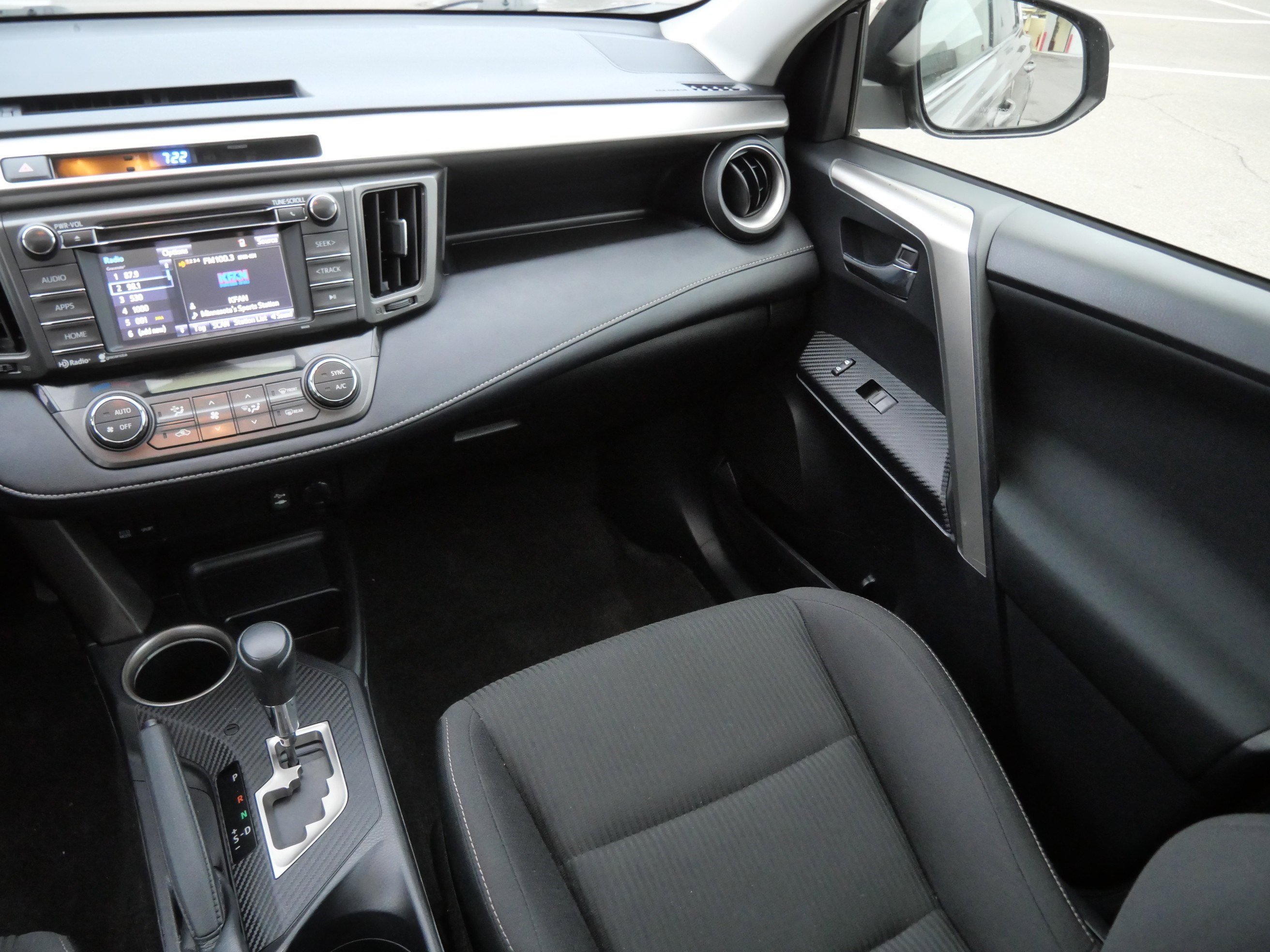 Used 2015 Toyota RAV4 XLE image 11