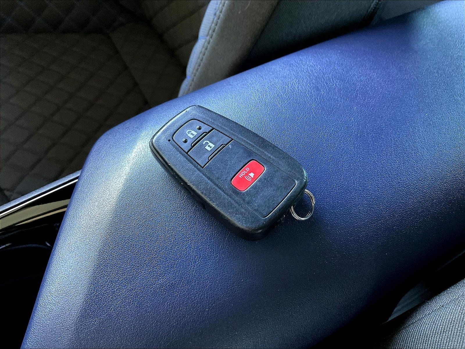 Used 2020 Toyota C-HR XLE FWD image 32