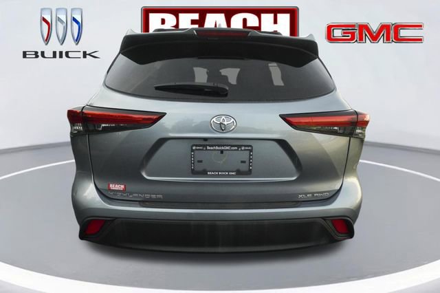 Used 2022 Toyota Highlander XLE image 4