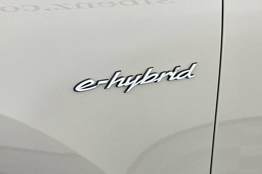 Used 2024 Porsche Cayenne Coupe AWD/4WD image 33