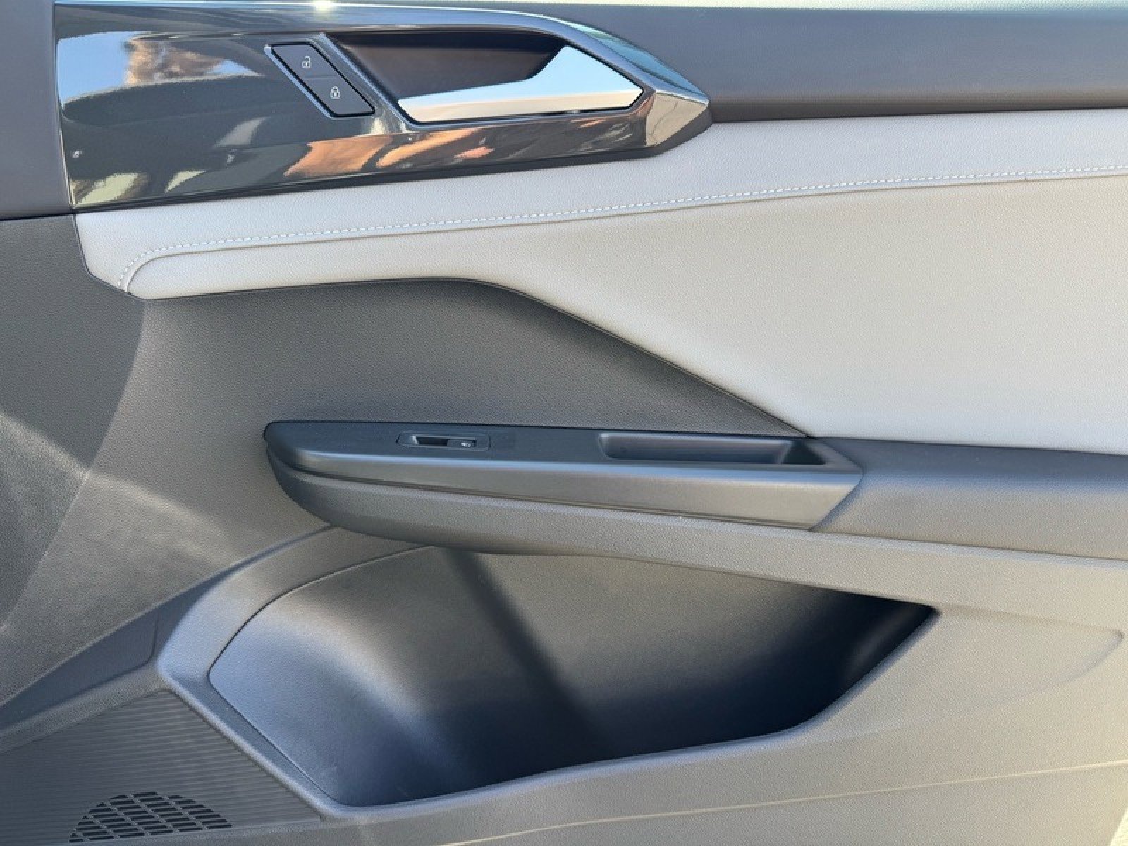 Used 2022 Volkswagen Taos SEL w/ Panoramic Sunroof Package image 26