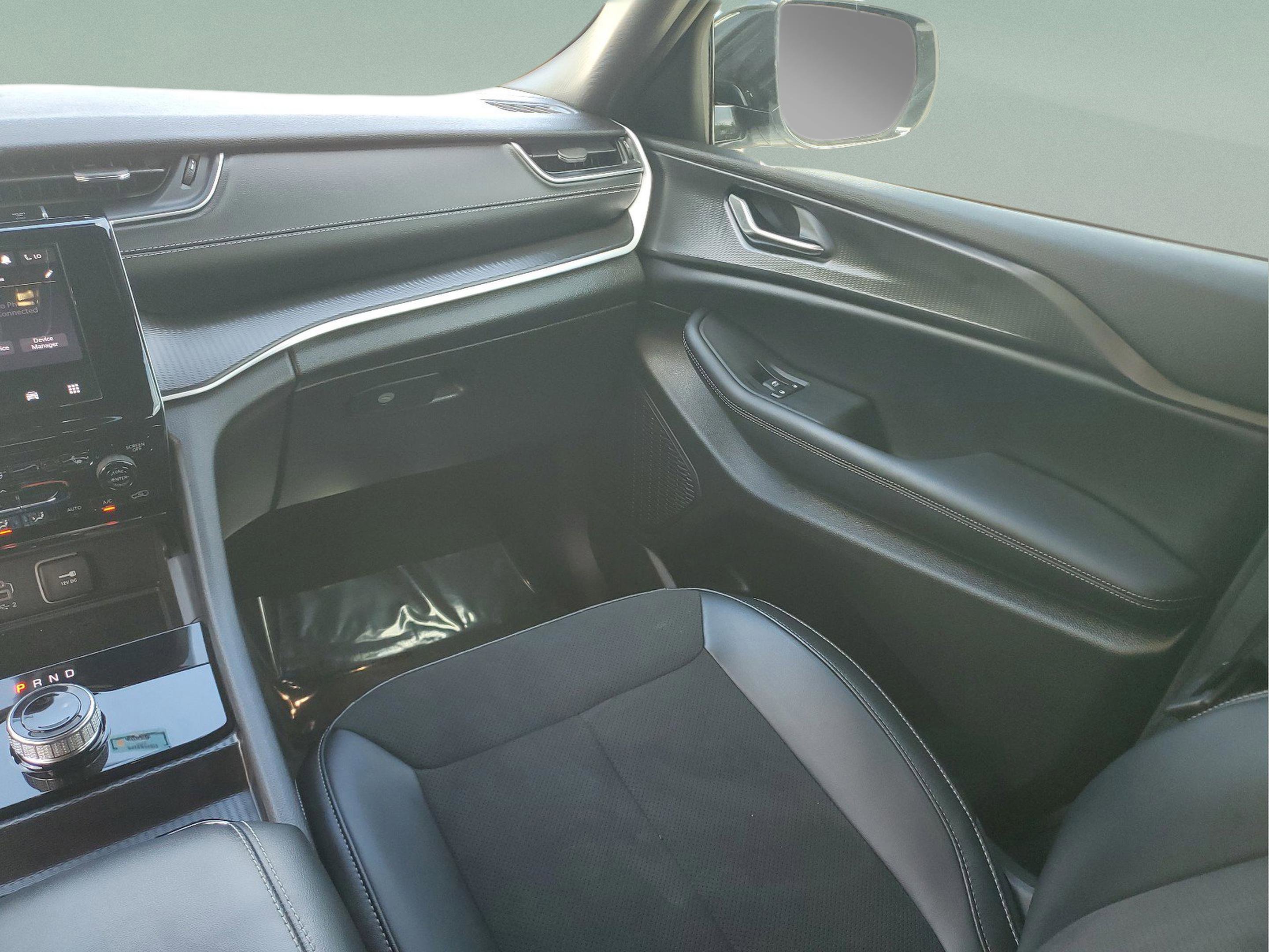 Certified 2024 Jeep Grand Cherokee Altitude image 15