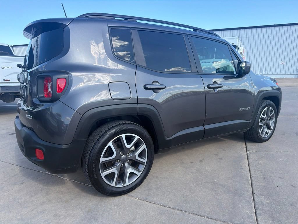 Used 2018 Jeep Renegade Latitude FWD image 3