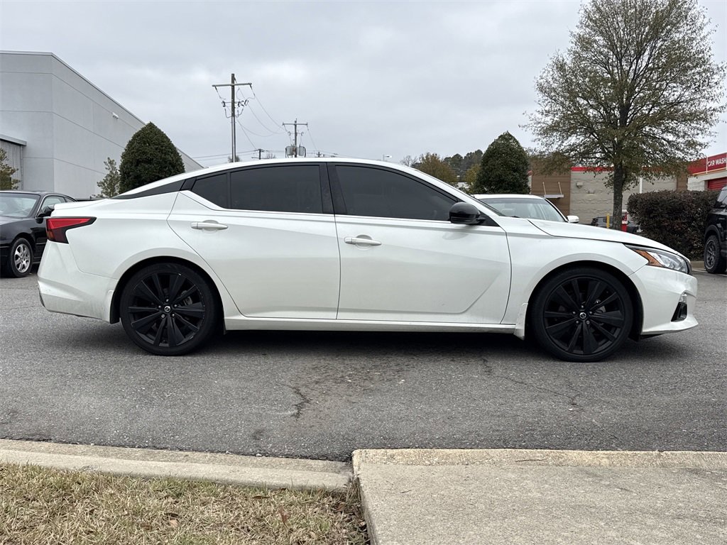 Used 2022 Nissan Altima 2.5 SR w/ Midnight Edition Package image 2