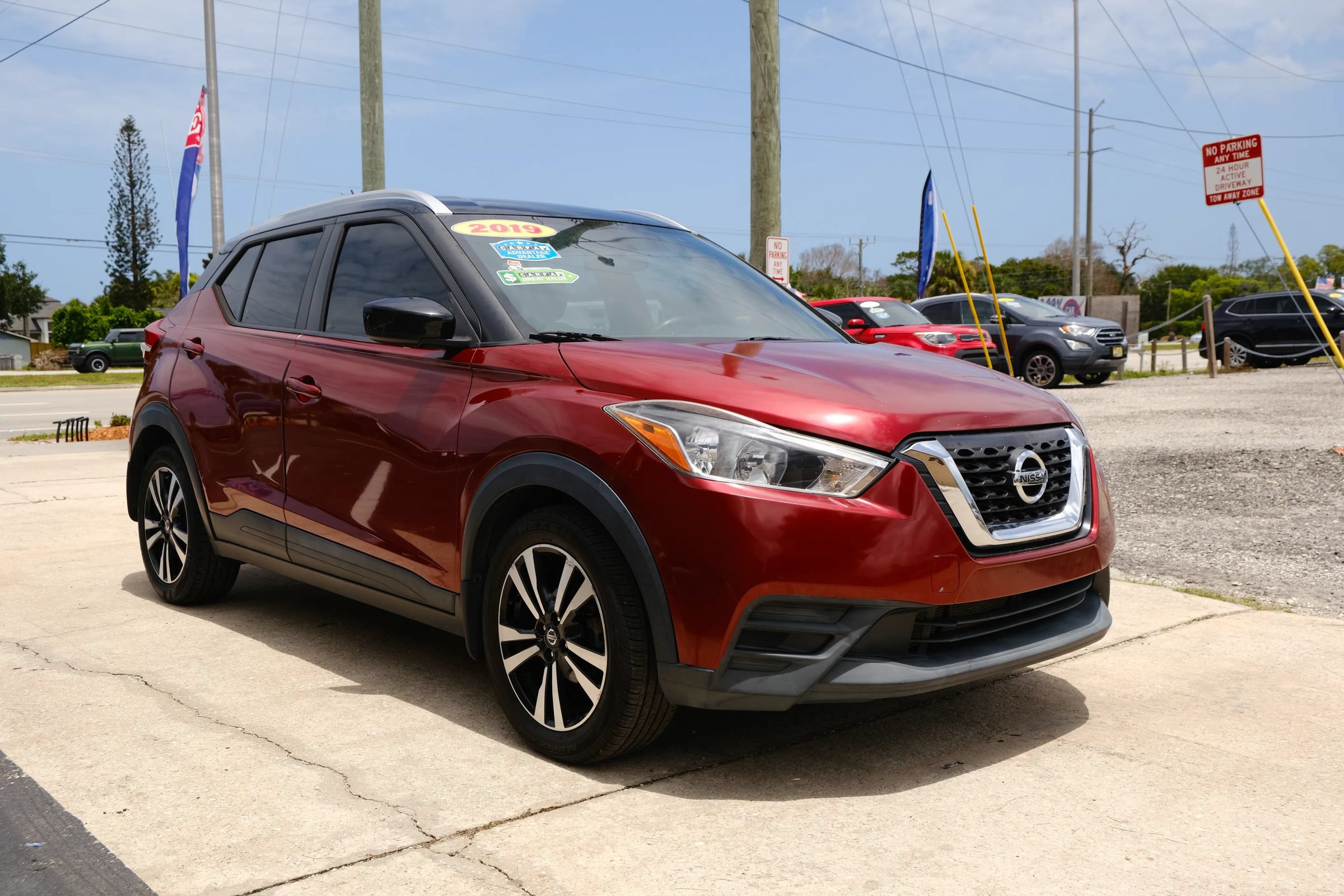 Used 2019 Nissan Kicks SV FWD image 3