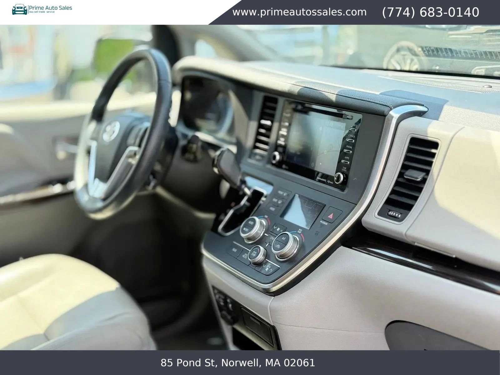 Used 2019 Toyota Sienna XLE w/ XLE Navigation Package FWD image 18