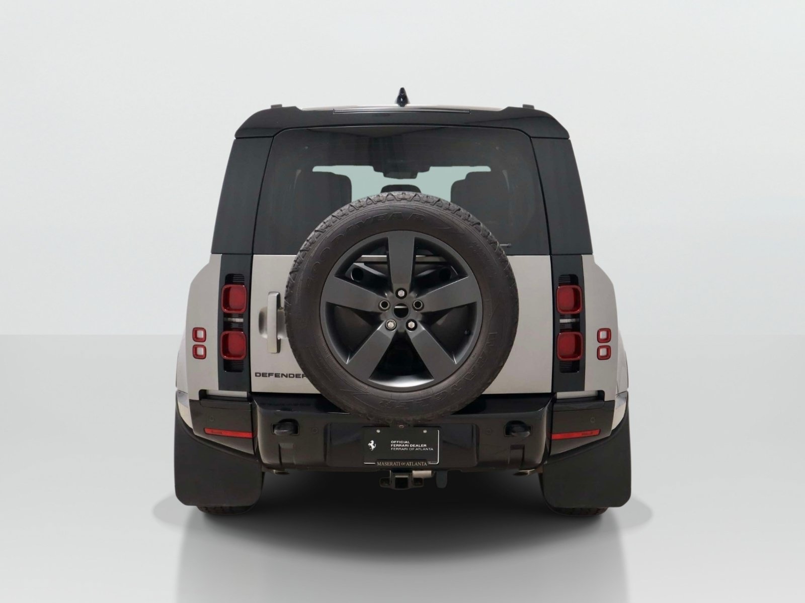 Used 2024 Land Rover Defender 110 X-Dynamic SE AWD/4WD image 4