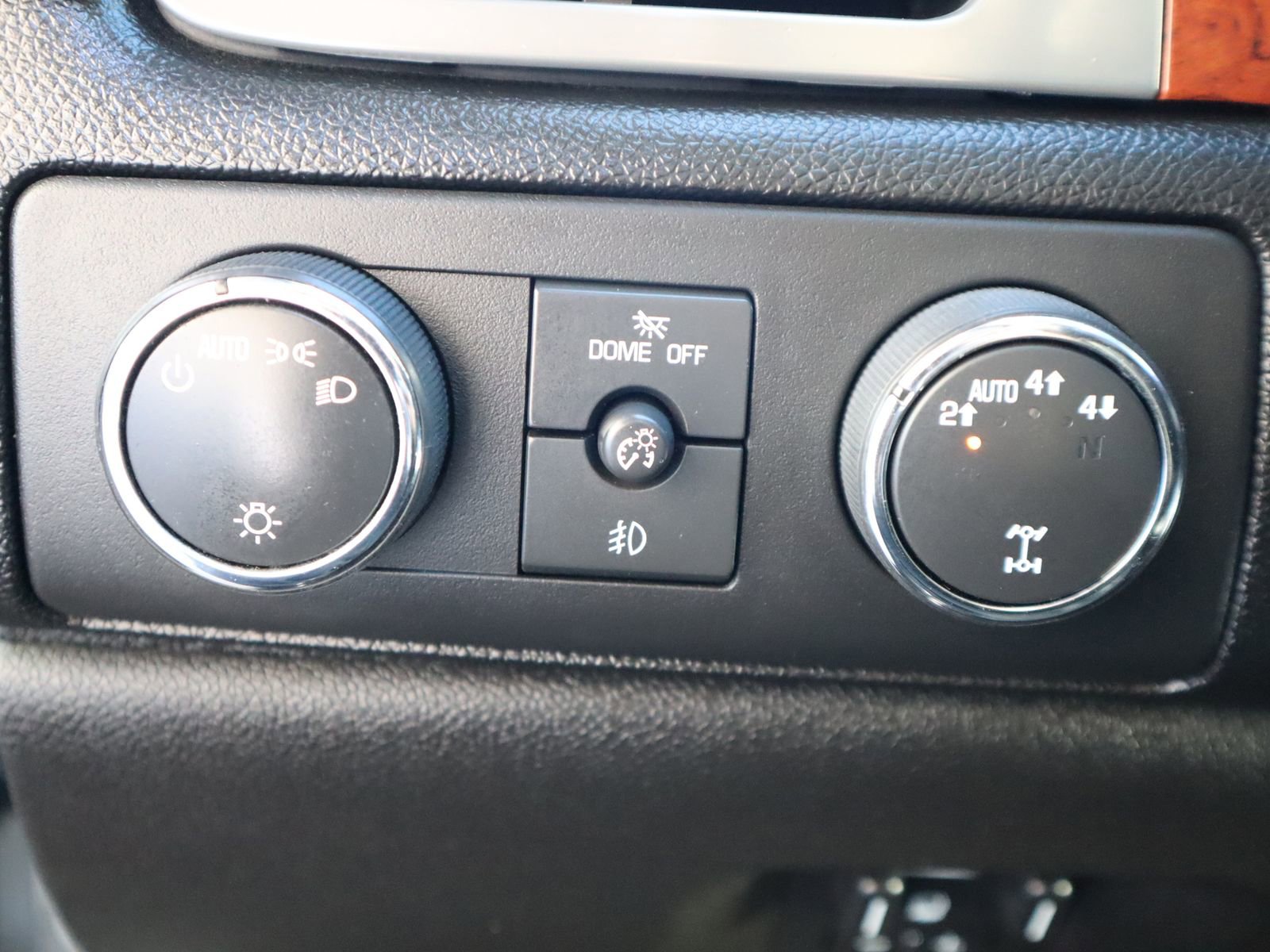 Used 2013 Chevrolet Avalanche LTZ image 35