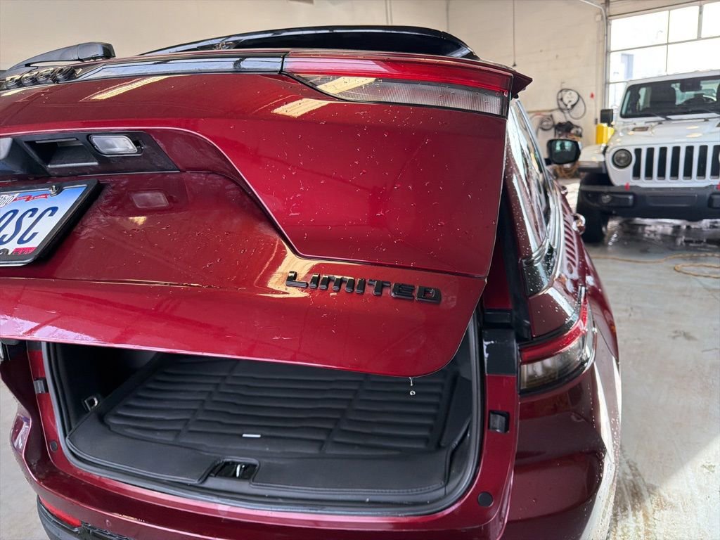 Used 2023 Jeep Grand Cherokee Limited w/ Luxury Tech Group II image 16