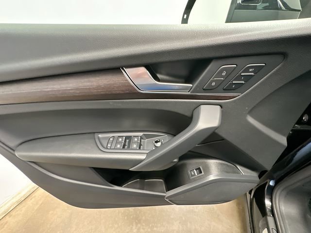 Used 2024 Audi Q5 2.0T Premium w/ Convenience Package AWD/4WD image 18
