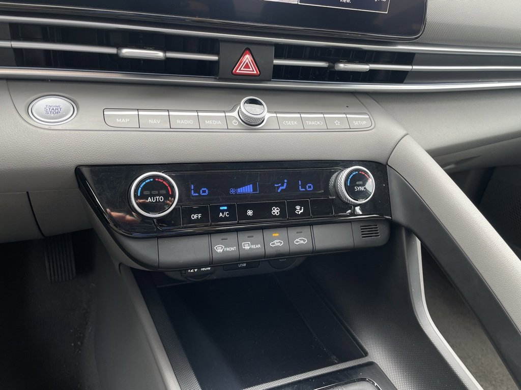 Used 2024 Hyundai Elantra SEL image 17