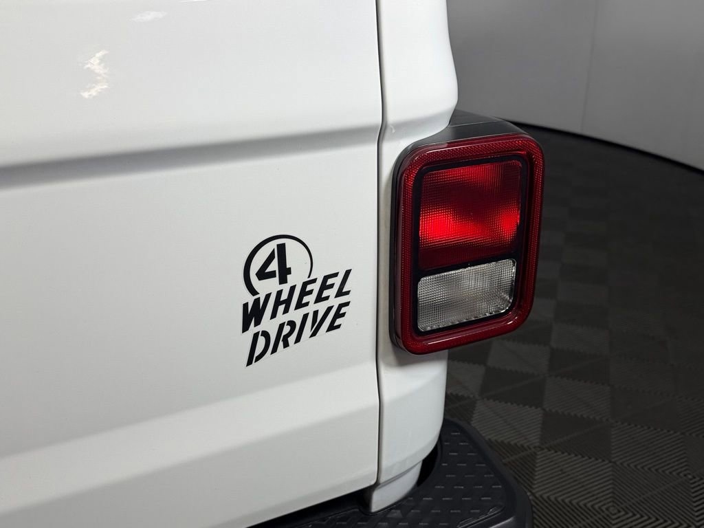 Certified 2022 Jeep Gladiator Willys image 29