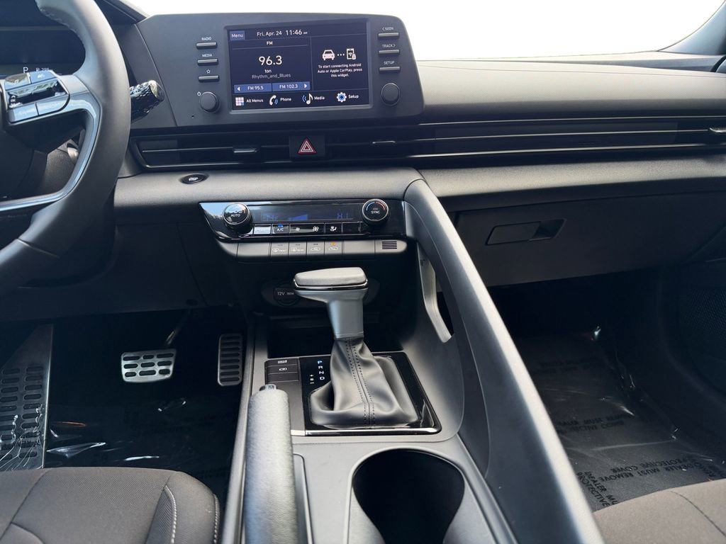 Used 2025 Hyundai Elantra Sport FWD image 11