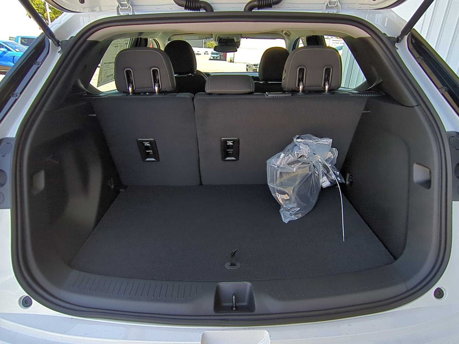New 2027 Chevrolet Bolt LT w/ Comfort Package FWD image 25